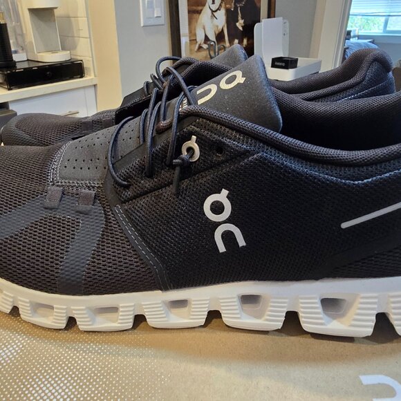 On Cloud 5 (Black/White) - Mens Size 11 NEW - SKU 59.98919 - Running - Hiking - Picture 2 of 11
